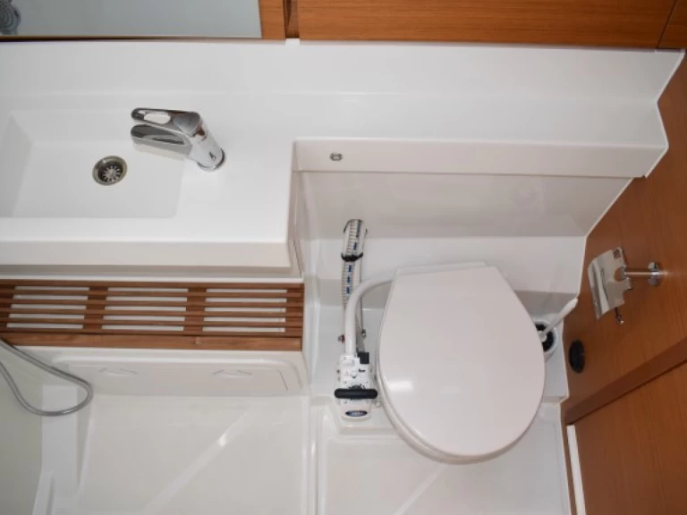 Pronájem Plachetnice Jeanneau s licencí