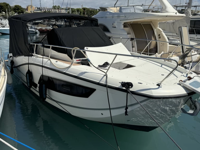 Pronajmout si Quicksilver Activ 875 Sundeck v Saint-Laurent-du-Var