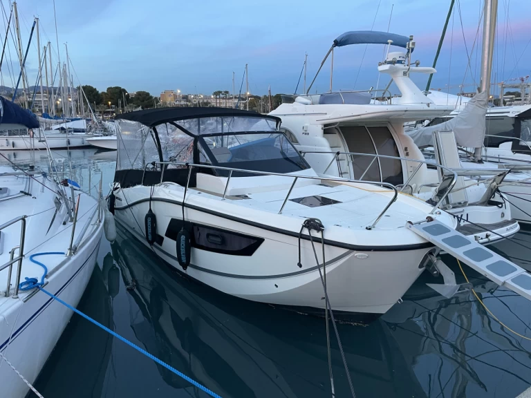 Pronájem lodi Saint-Laurent-du-Var lákavé ceny Activ 875 Sundeck