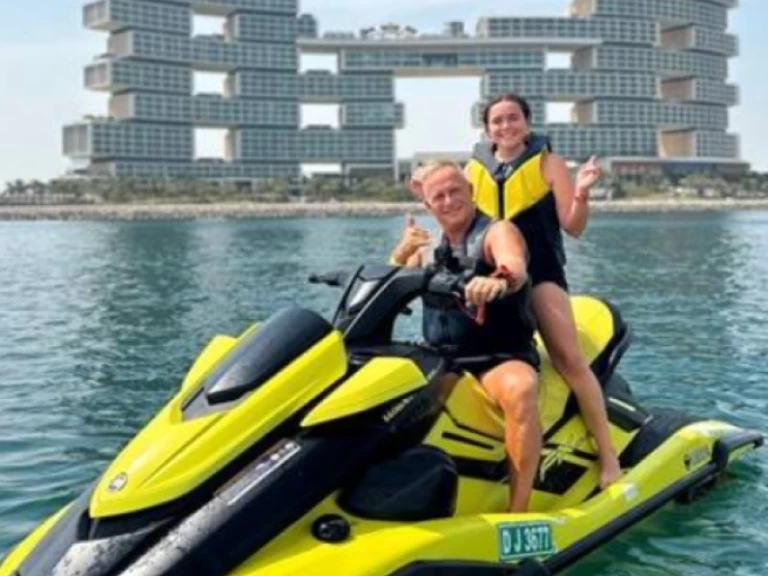 Pronájem jachty v Dubai Marina -Yamaha Yamaha VX na Samboatu