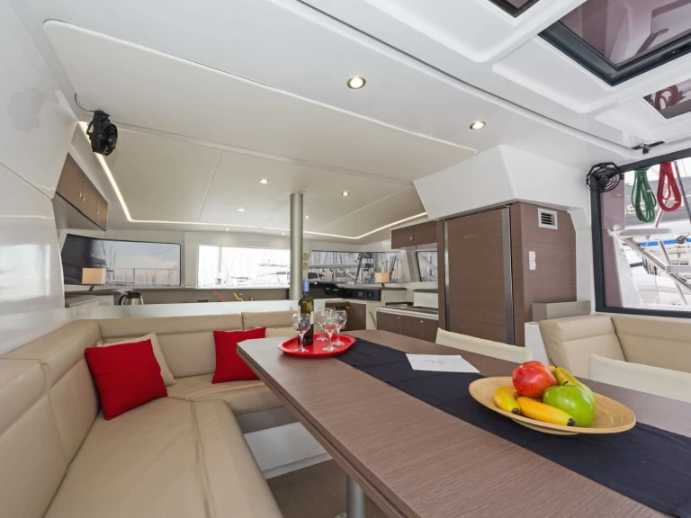 Katamarán k pronájmu v Ávdira za nejlepší cenu