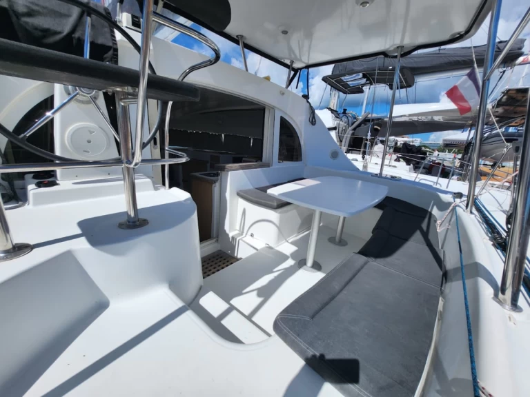 Pronajmout Katamarán se skipperem či ne Bénéteau v Bas du Fort