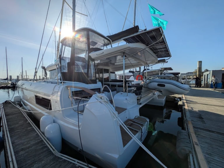 Pronajmout Katamarán se skipperem či ne Lagoon v Bas du Fort