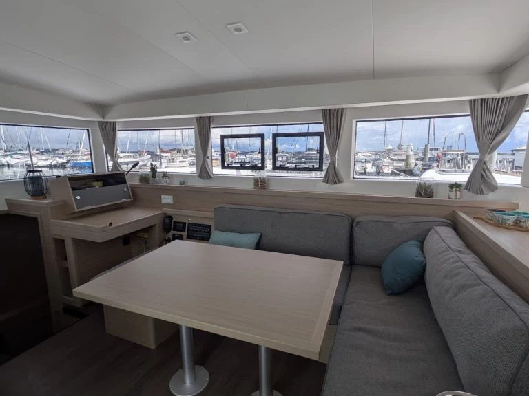 Pronájem Katamarán Lagoon s licencí