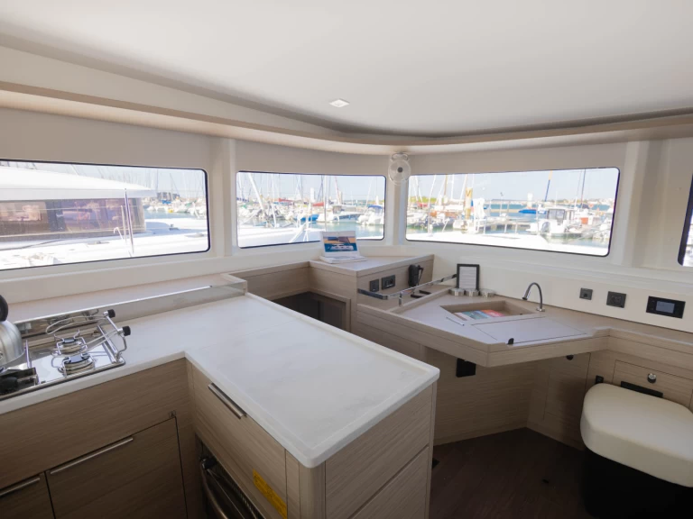 Katamarán k pronájmu v Bas du Fort za nejlepší cenu