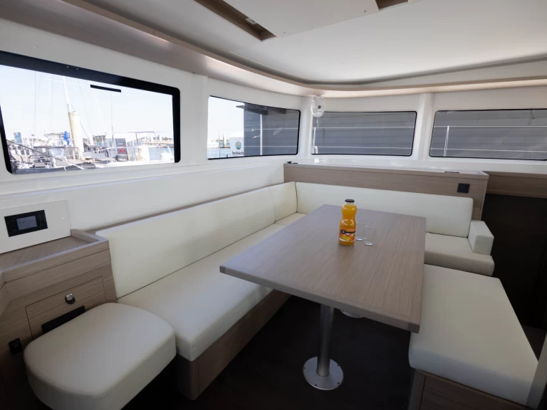 Lagoon Lagoon 46 jednotlivci a charterové společnosti v Bas du Fort