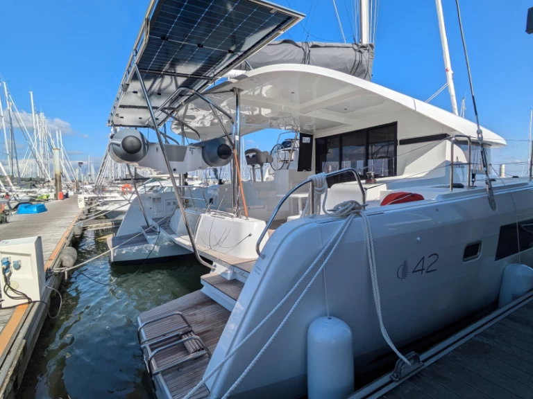 Pronájem Katamarán Lagoon s licencí