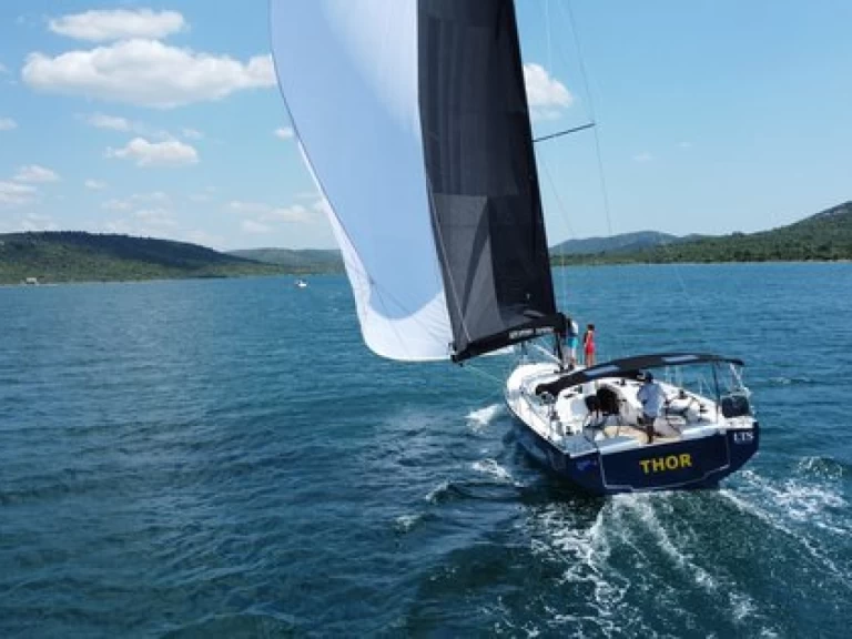 Pronajmout Plachetnice se skipperem či ne Elan v Split