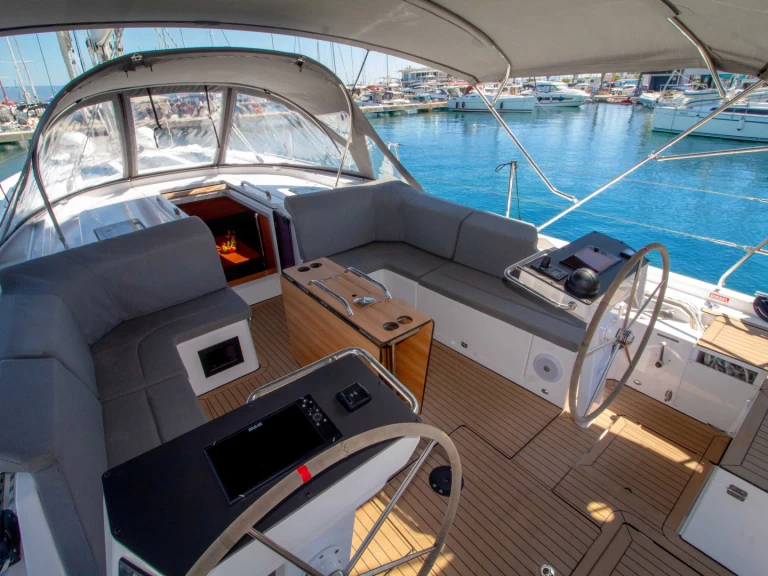 Pronajmout si Bavaria Bavaria C46 v Split