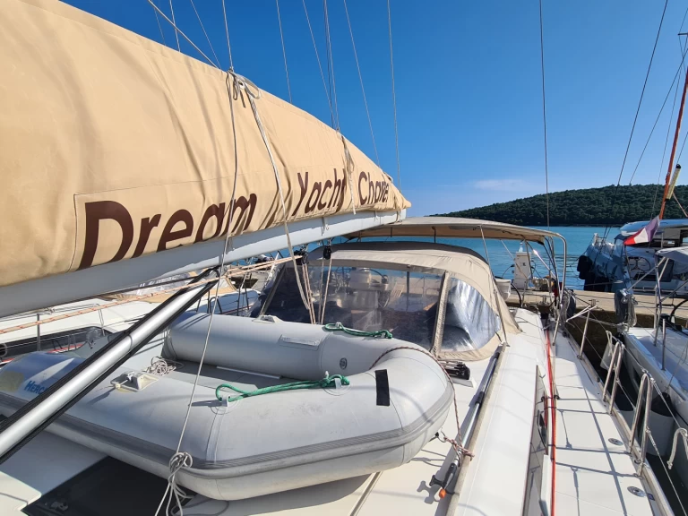 Pronajmout si Dufour Dufour 520 Grand Large v Kotor