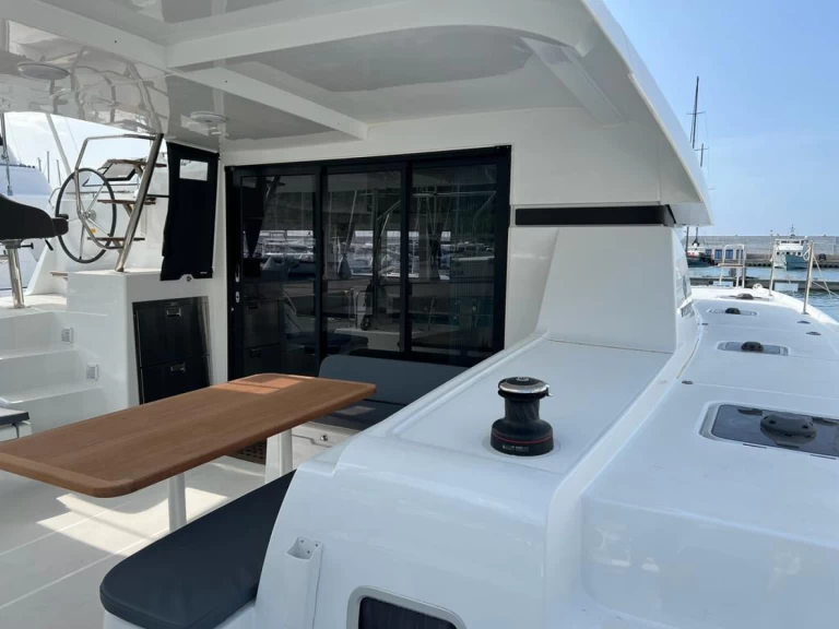 Lagoon Lagoon 42 jednotlivci a charterové společnosti v Capo d'Orlando