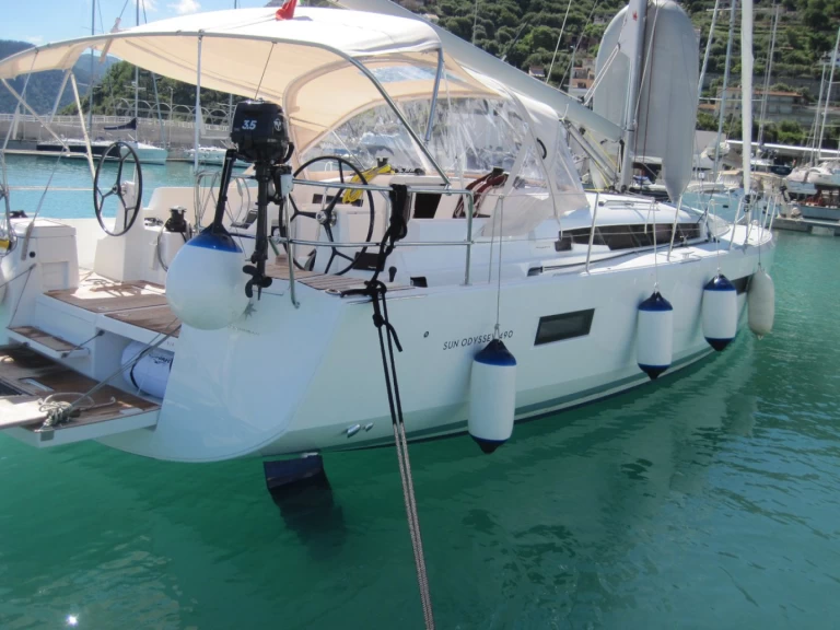 Pronajmout si Jeanneau Sun Odyssey 490 v Capo d'Orlando