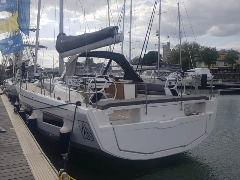 Pronajmout si Dufour Dufour 41 v Larmor-Plage