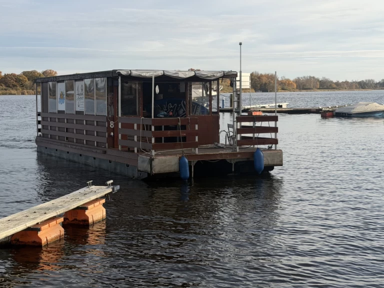 TS1000 TS1000 jednotlivci a charterové společnosti v Radewege