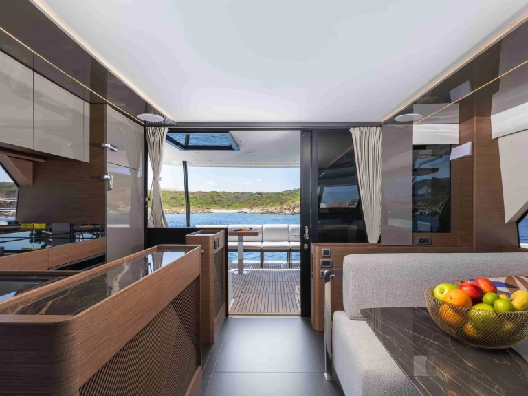 Pronajmout Motorová loď se skipperem či ne Prestige v Cugnana Verde