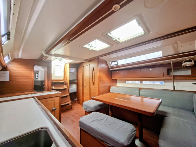 Pronajmout si Dufour Dufour 450 Grand Large v Arzal