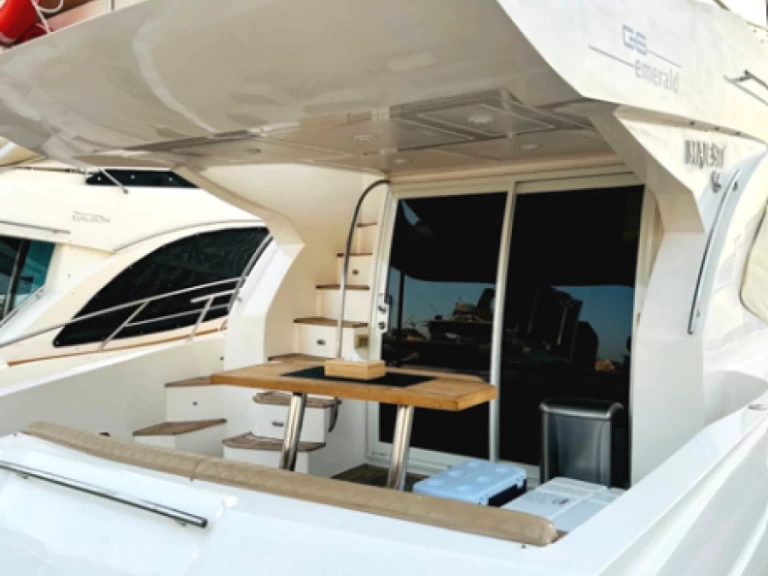 Pronajmout si Gulf Craft - Majesty Yachts Majesty 44 v Dubai Marina