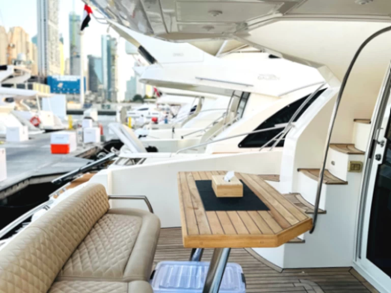 Pronájem lodi Gulf Craft - Majesty Yachts Majesty 44 v Dubai Marina na Samboatu