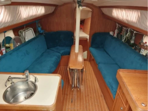 Jeanneau Sun Odyssey 31 jednotlivci a charterové společnosti v Toulon Port