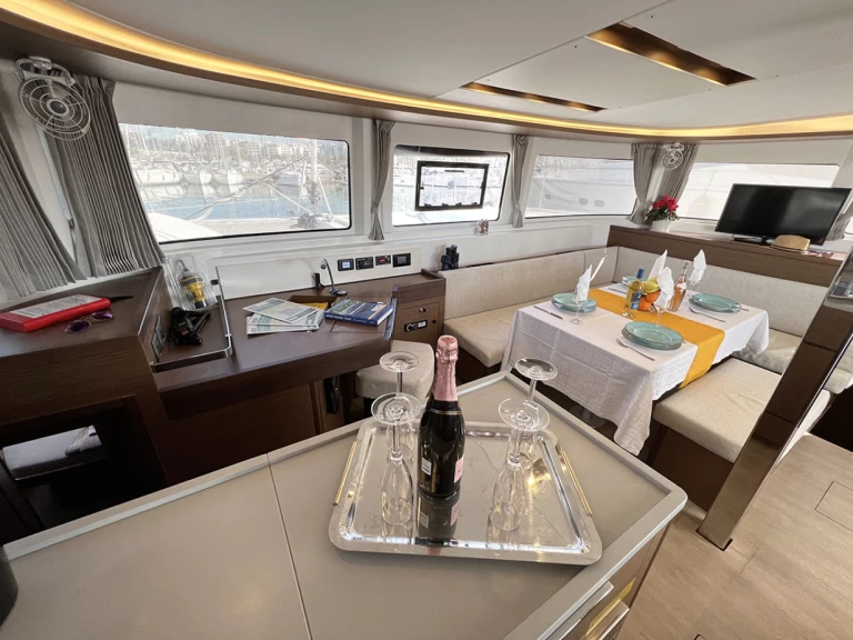 Pronajmout Katamarán se skipperem či ne Lagoon v Paros (ostrov)