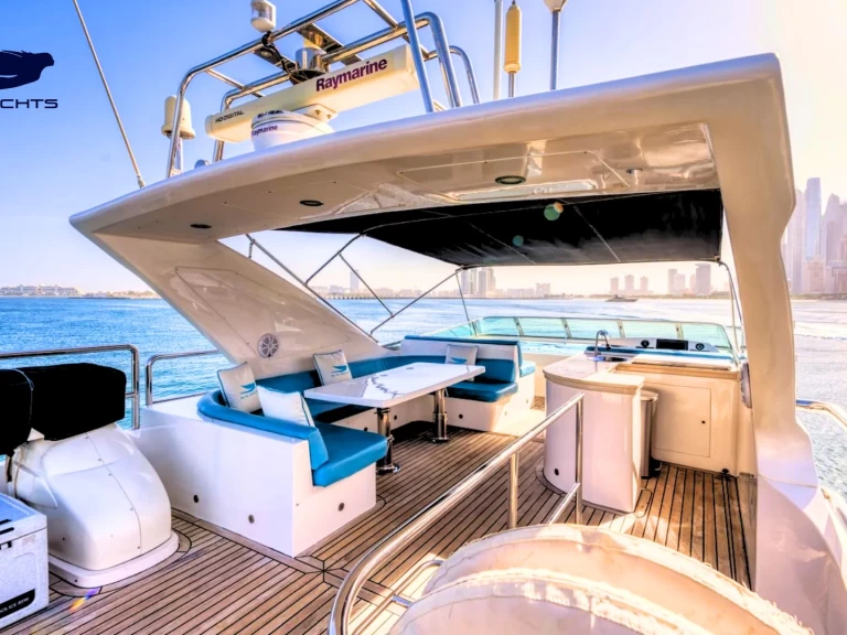 Gulf Craft Majesty 77ft jednotlivci a charterové společnosti v Dubai Marina