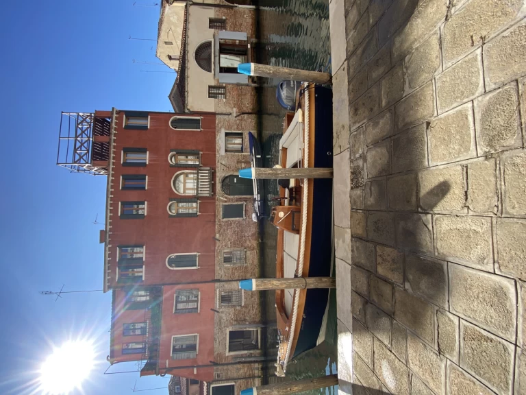 Montisola Archetti Easy 600 jednotlivci a charterové společnosti v Venice