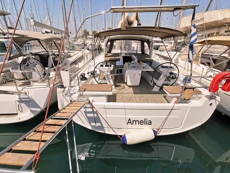 Pronajmout si Bénéteau Oceanis 51.1 v Alimos