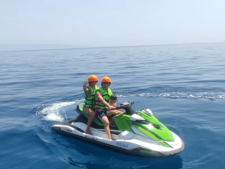 Pronájem lodi Yamaha VX Cruiser v Letojanni na Samboatu