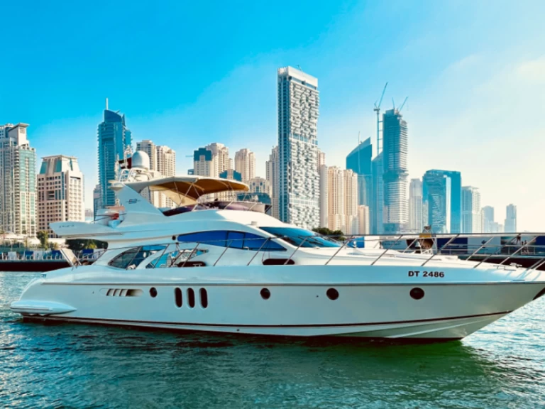 Azimut Azimut 62 Fly jednotlivci a charterové společnosti v Dubai Marina