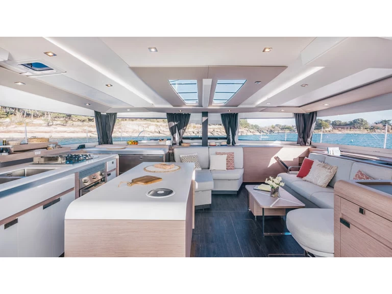 Pronajmout si Fountaine Pajot Aura 51 v Perigiali