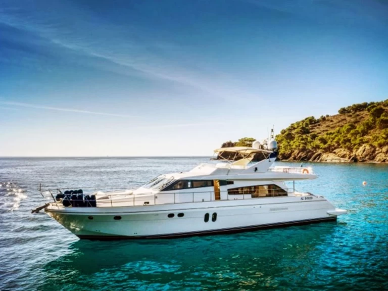 Pronájem Jachta Guy Couach s licencí