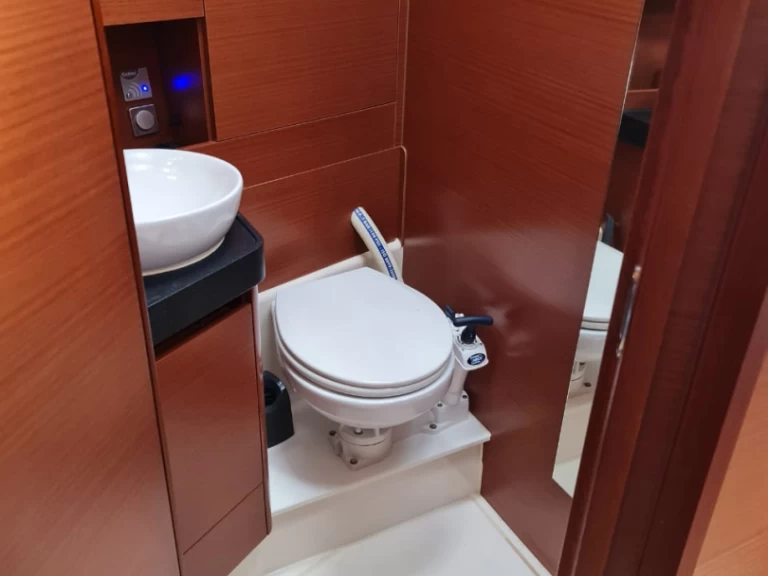 Hanse Hanse 418 jednotlivci a charterové společnosti v Perigiali