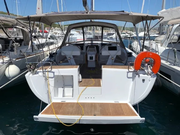 Pronajmout si Hanse Hanse 458 v Perigiali