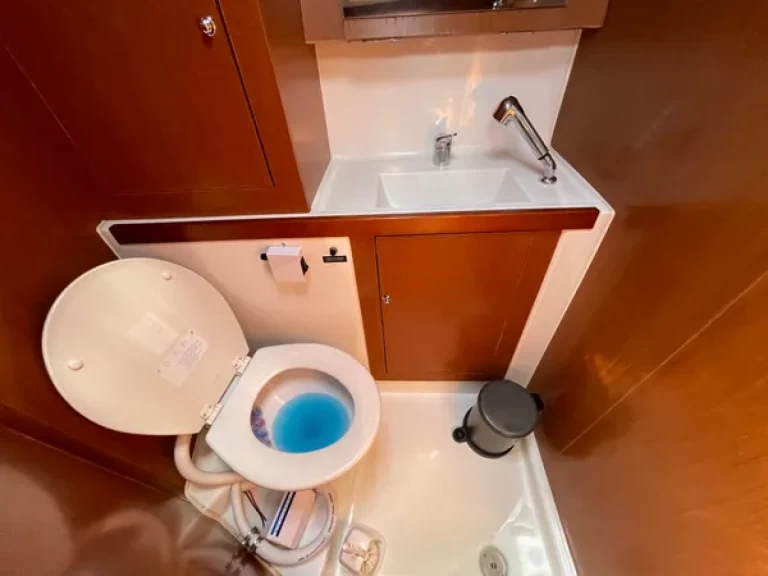 Pronajmout si Bénéteau Oceanis 41.1 v Perigiali