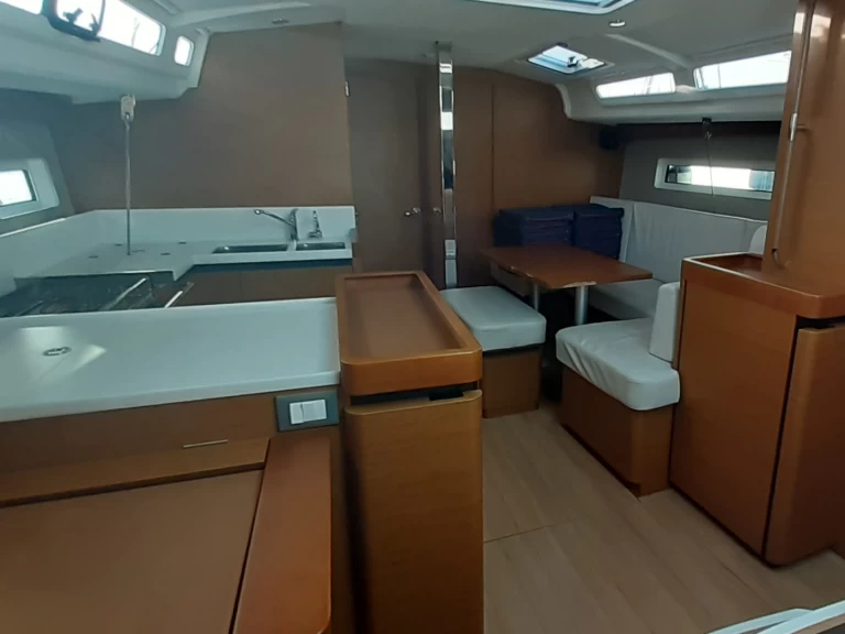Pronájem lodi Jeanneau Sun Odyssey 440 v Olbia na Samboatu