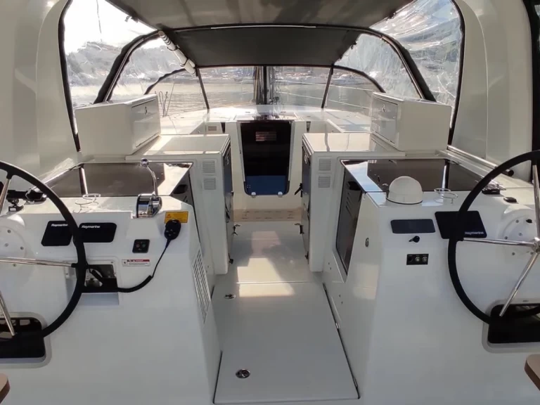 Pronajmout Plachetnice se skipperem či ne Jeanneau v Agropoli