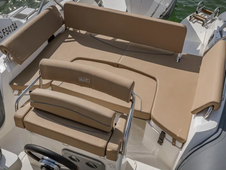 Pronajmout si Bwa Sport 26 GTO v Lège-Cap-Ferret