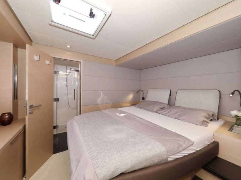 Pronajmout Katamarán se skipperem či ne Lagoon v Kaštel Gomilica