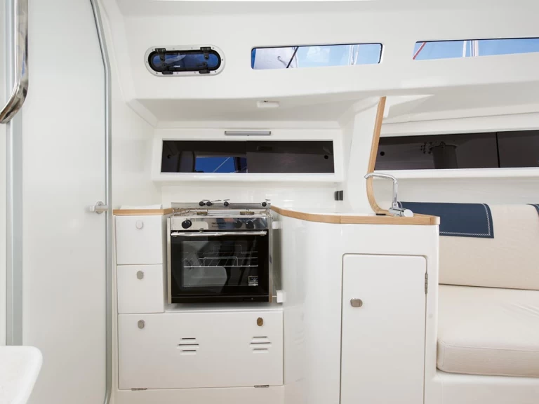 Pronajmout Plachetnice se skipperem či ne Italia Yachts v Punat