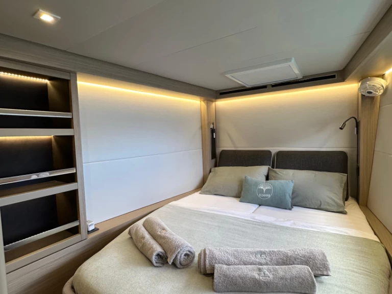 Pronájem Katamarán Lagoon s licencí