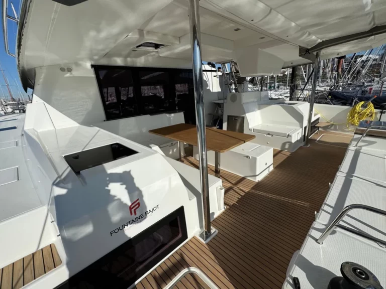 Pronájem Katamarán v Le Marin -Fountaine Pajot Sanoa