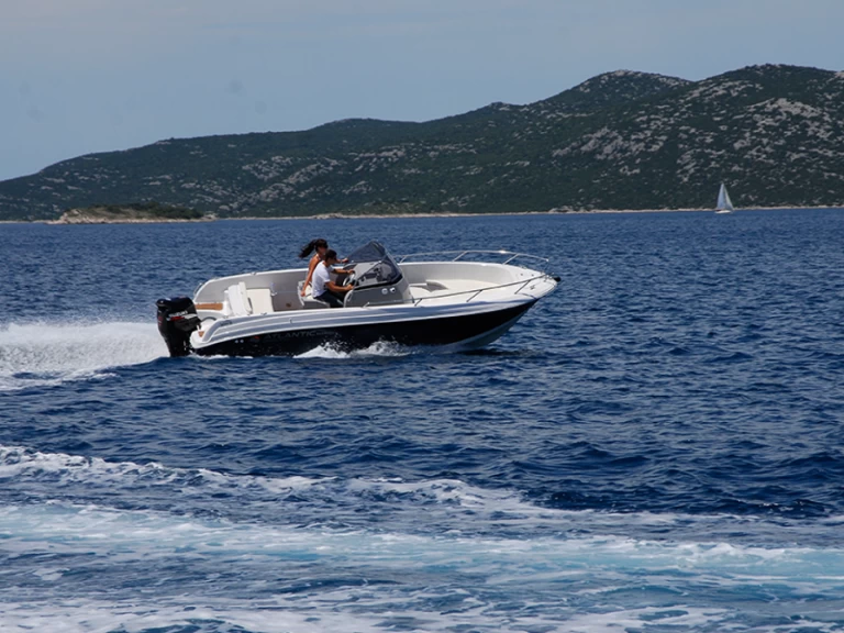 Pronájem lodi Atlantic open 670 v Preko na Samboatu