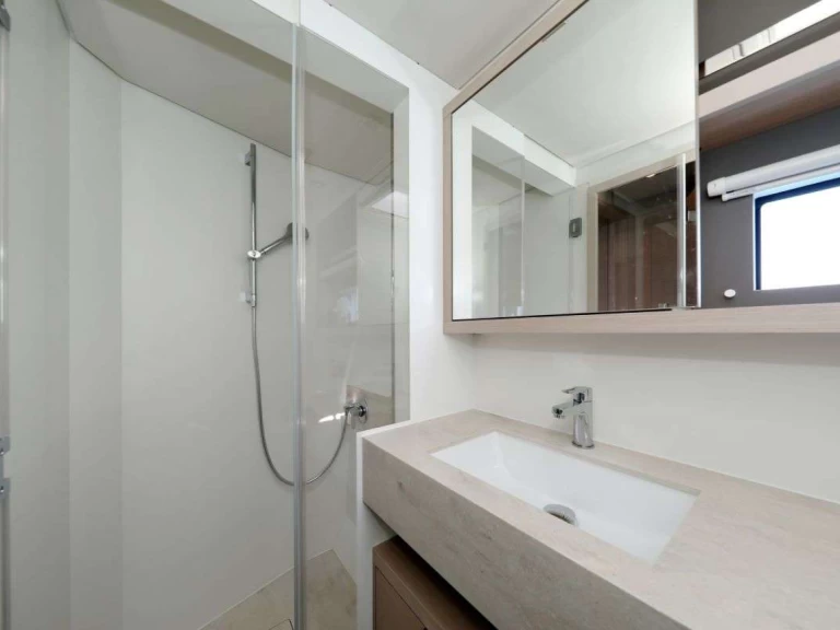 Pronájem lodi Kaštel Gomilica lákavé ceny Lagoon 55