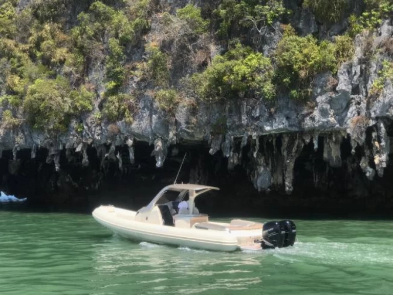 Polotuhá loď k pronájmu v Phuket (City) za nejlepší cenu