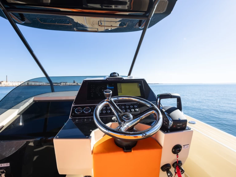 Pronájem Motorová loď LILIBAEUM YACHT s licencí