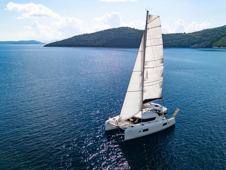 Pronájem Katamarán Lagoon s licencí