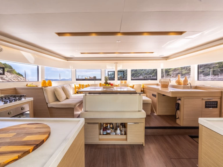 Pronajmout Katamarán se skipperem či ne Lagoon v Lefkáda