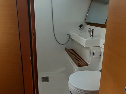 Pronájem Plachetnice Jeanneau s licencí