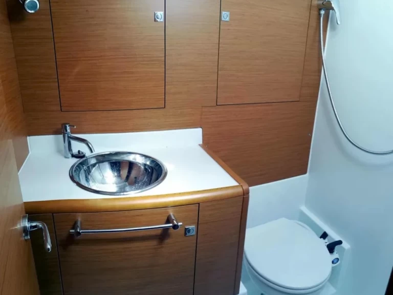 Pronajmout si Jeanneau Sun Odyssey 449 v Agropoli