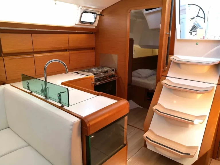 Pronájem lodi Agropoli lákavé ceny Sun Odyssey 449
